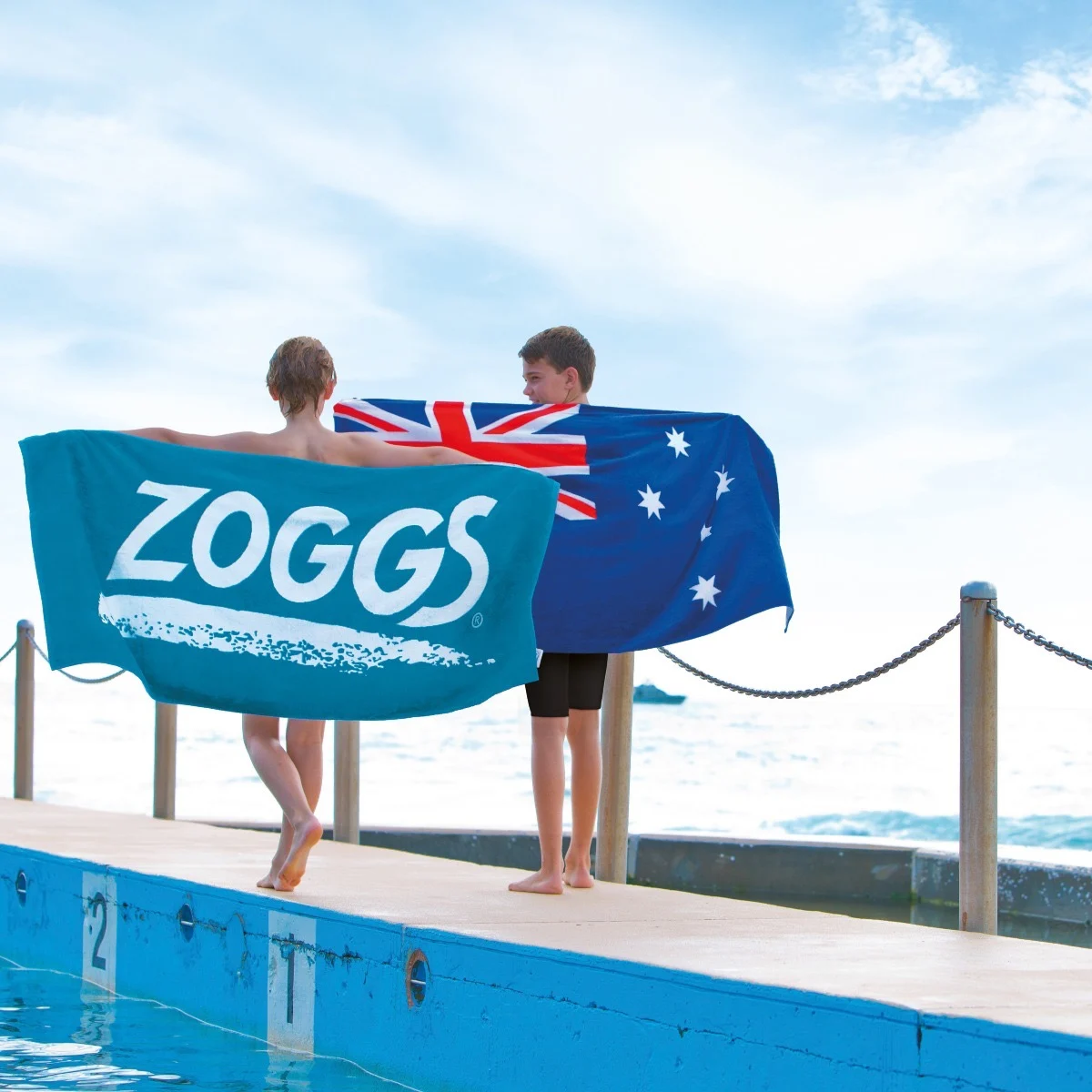 Zoggs Towel Pool